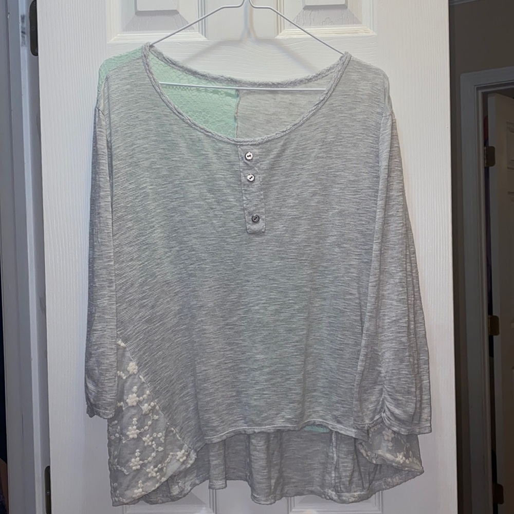 Old navy soft quart sleeve blouse.